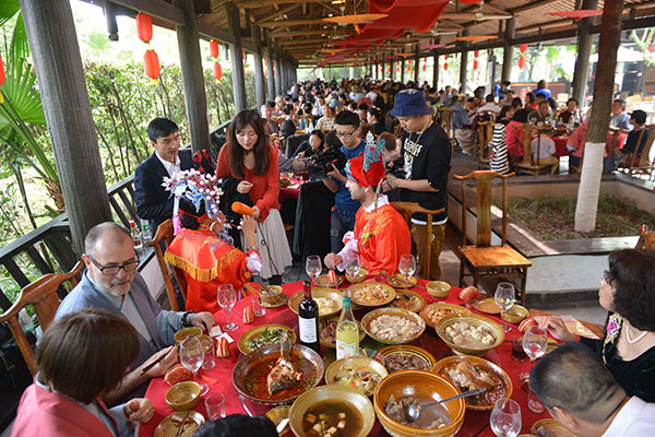 老外用传统中式婚礼迎娶中国姑娘
