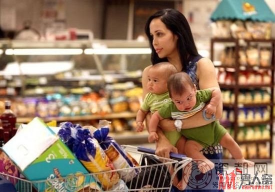 苏尔曼带孩子去超市