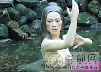 2012全国十大丑陋雕塑出炉：章子怡裸浴雕塑上榜。