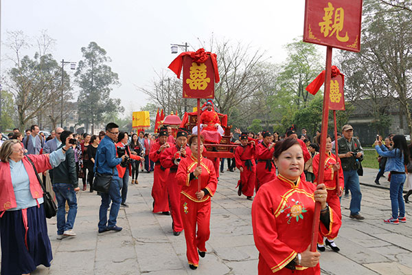 老外用传统中式婚礼迎娶中国姑娘