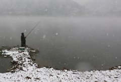 二十四节气大雪如何钓鱼 大雪钓鱼的注意事项有哪些